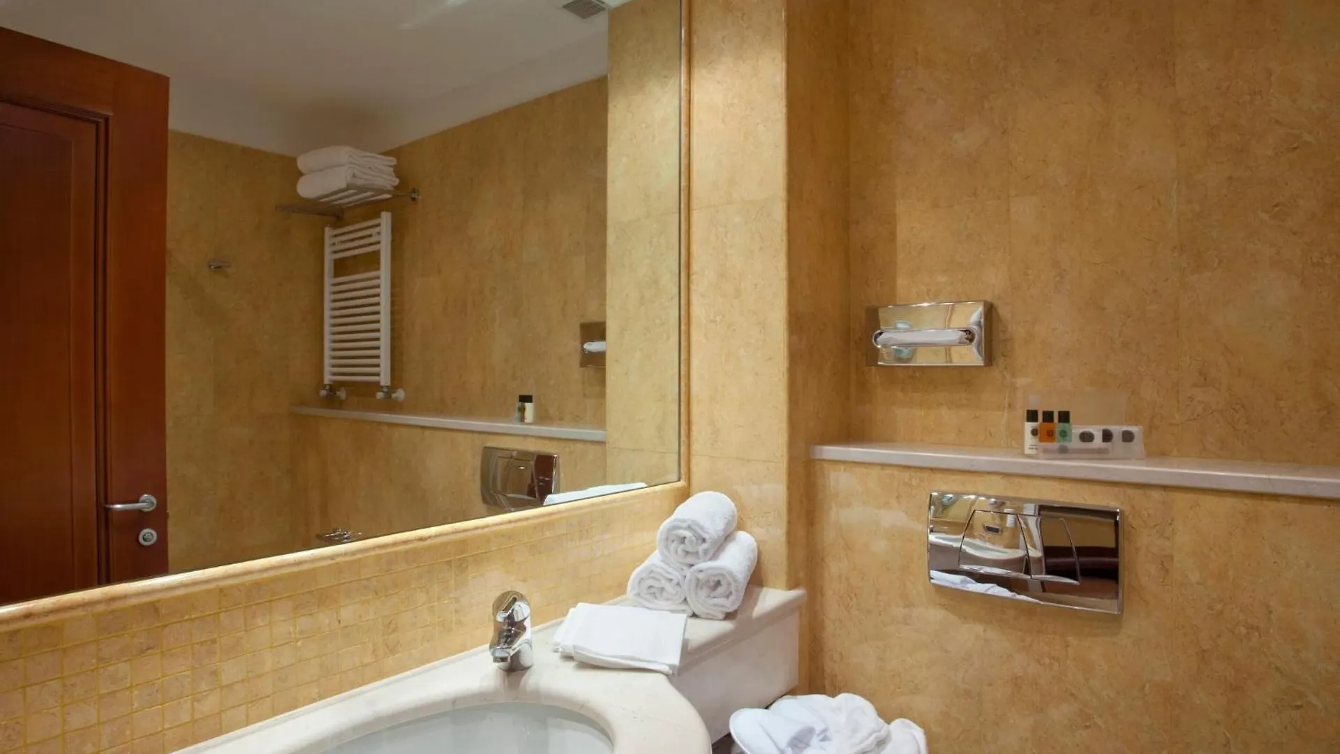 Hotel Holiday Inn Cagliari By Ihg